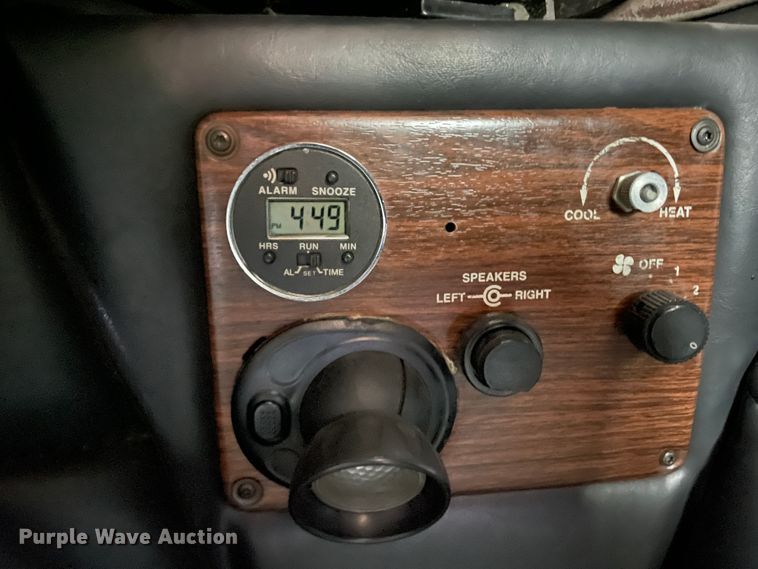 image for item IR9988 2001 Freightliner FLD132 XL Classic  semi truck