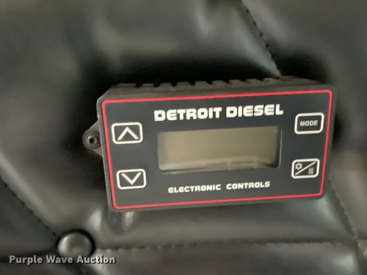 image for item IR9988 2001 Freightliner FLD132 XL Classic  semi truck