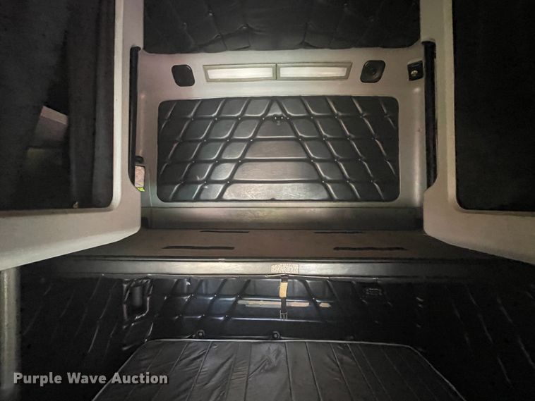 image for item IR9988 2001 Freightliner FLD132 XL Classic  semi truck