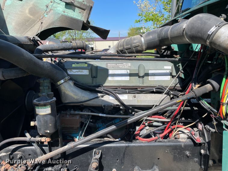 image for item IR9988 2001 Freightliner FLD132 XL Classic  semi truck