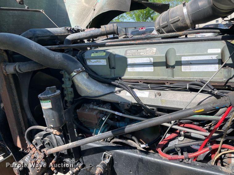 image for item IR9988 2001 Freightliner FLD132 XL Classic  semi truck