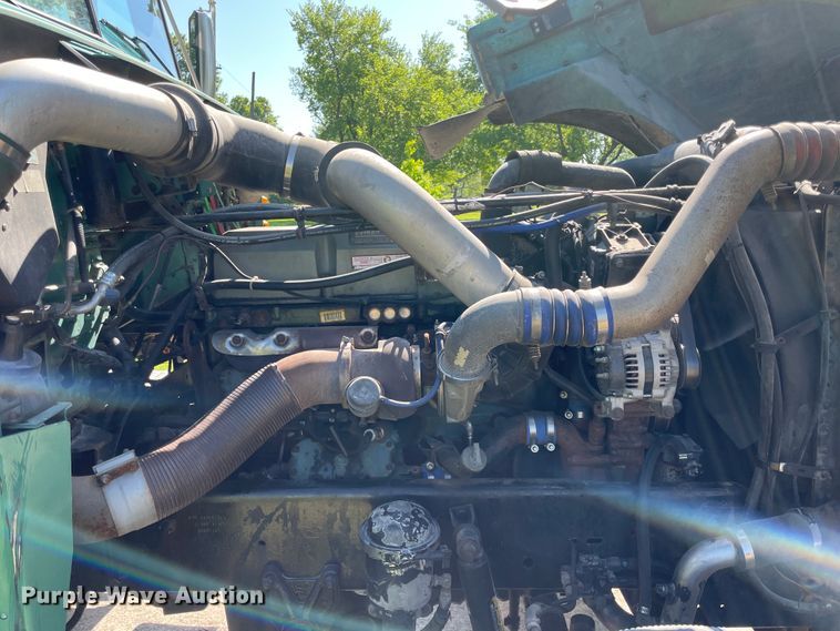 image for item IR9988 2001 Freightliner FLD132 XL Classic  semi truck