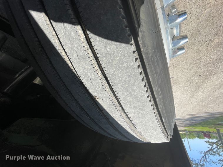 image for item IR9988 2001 Freightliner FLD132 XL Classic  semi truck