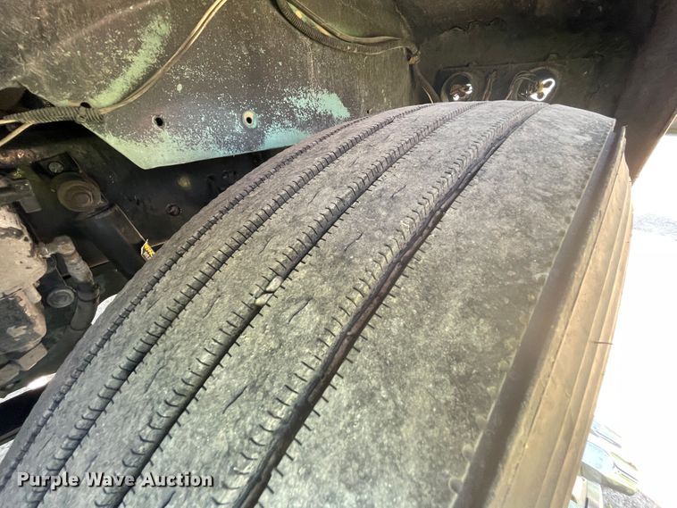 image for item IR9988 2001 Freightliner FLD132 XL Classic  semi truck