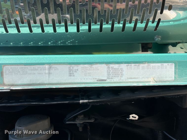 image for item IR9988 2001 Freightliner FLD132 XL Classic  semi truck