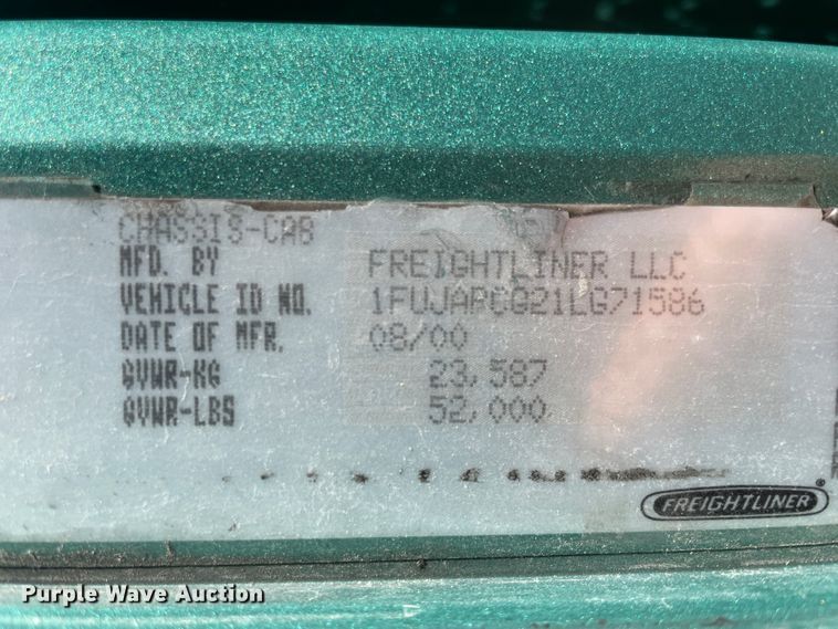 image for item IR9988 2001 Freightliner FLD132 XL Classic  semi truck