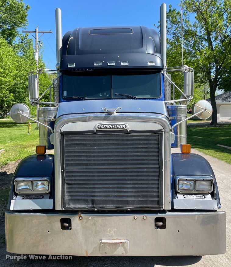 image for item IR9989 2005 Freightliner FLD132 XL Classic  semi truck