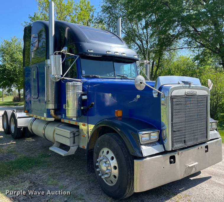 image for item IR9989 2005 Freightliner FLD132 XL Classic  semi truck