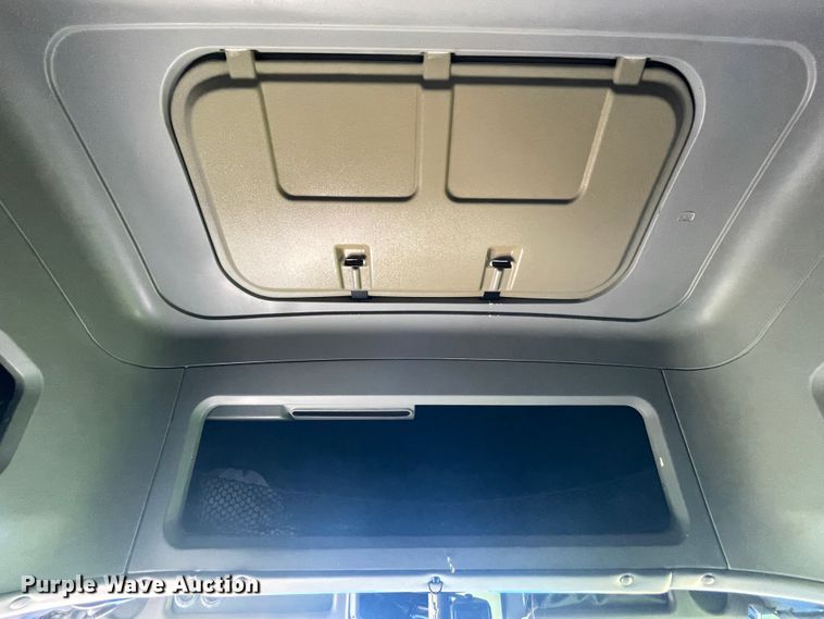 image for item IR9989 2005 Freightliner FLD132 XL Classic  semi truck