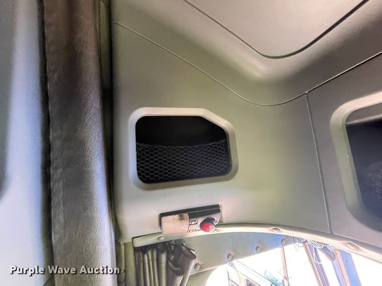 image for item IR9989 2005 Freightliner FLD132 XL Classic  semi truck