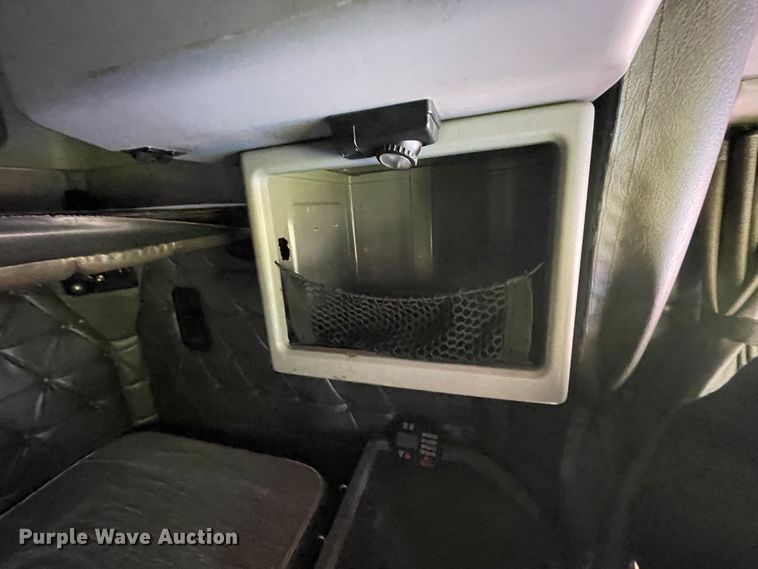 image for item IR9989 2005 Freightliner FLD132 XL Classic  semi truck