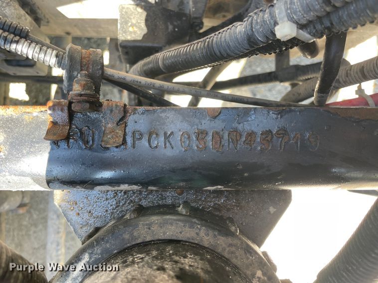 image for item IR9989 2005 Freightliner FLD132 XL Classic  semi truck