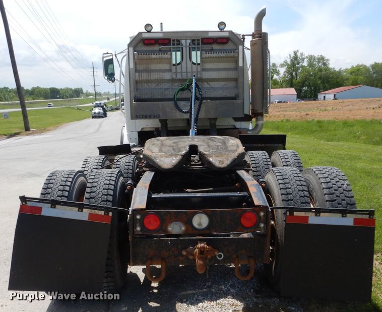 image for item IT9040 2006 Sterling  semi truck