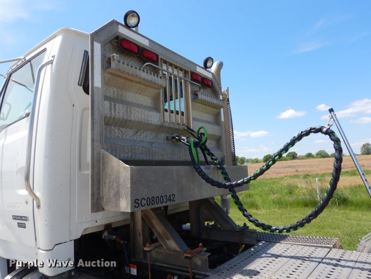 image for item IT9040 2006 Sterling  semi truck