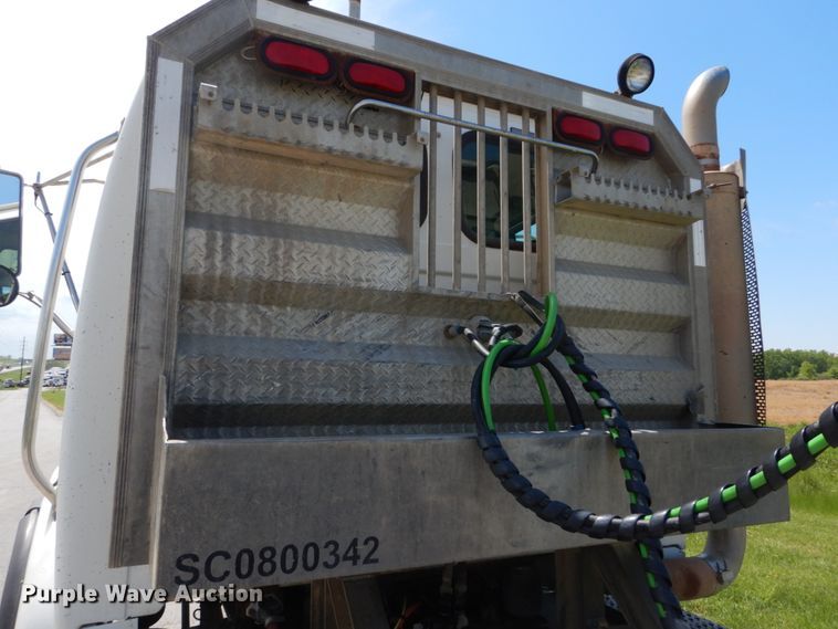 image for item IT9040 2006 Sterling  semi truck