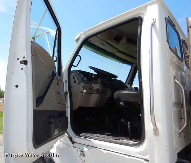 image for item IT9040 2006 Sterling  semi truck