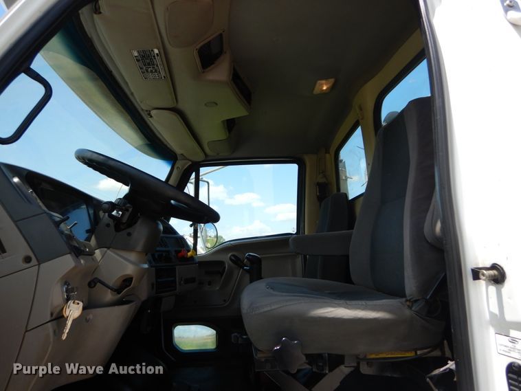 image for item IT9040 2006 Sterling  semi truck