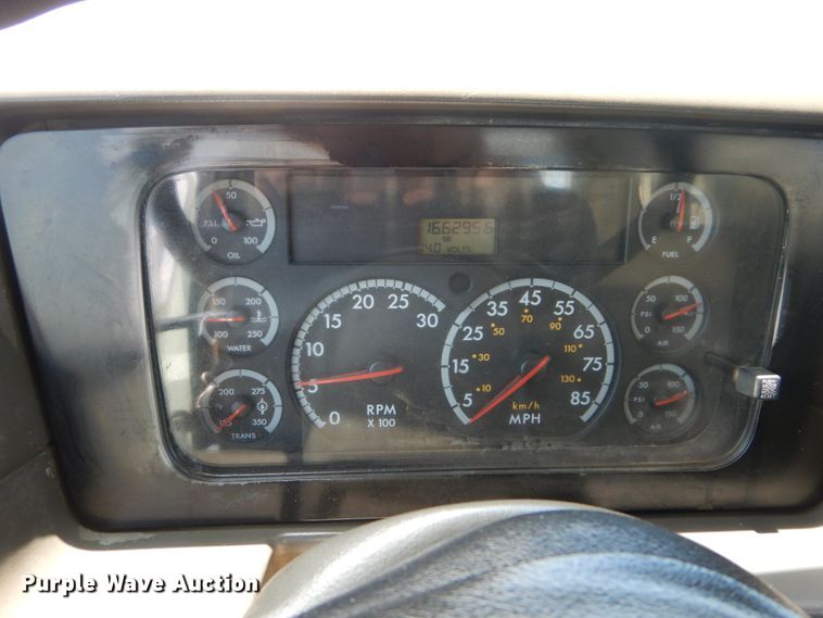 image for item IT9040 2006 Sterling  semi truck