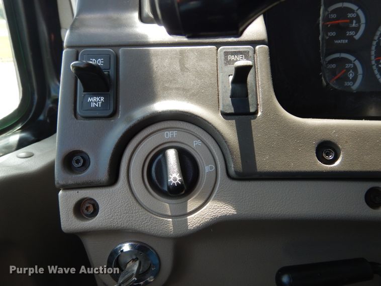 image for item IT9040 2006 Sterling  semi truck