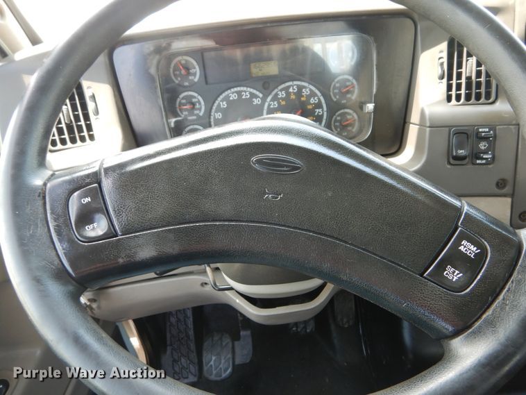 image for item IT9040 2006 Sterling  semi truck