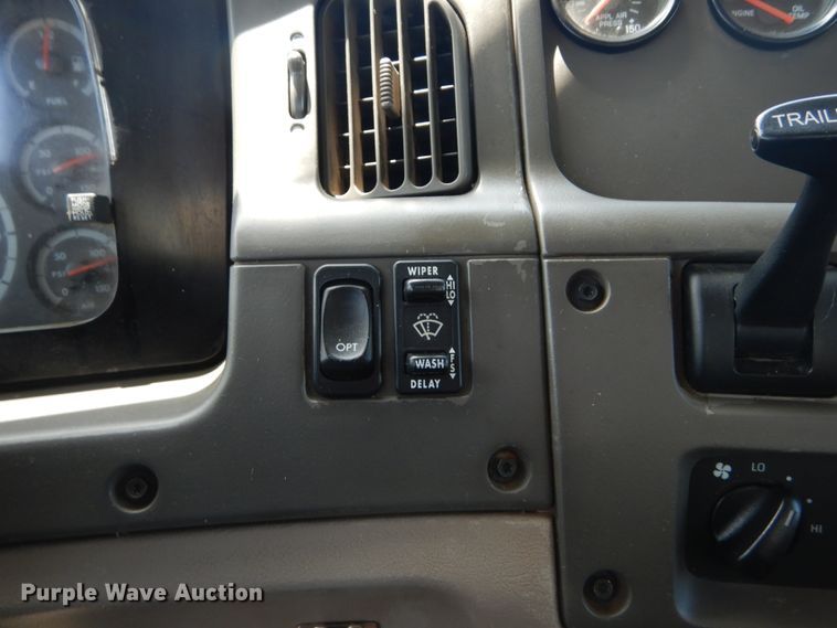 image for item IT9040 2006 Sterling  semi truck