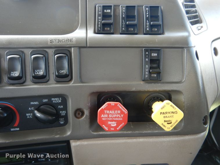 image for item IT9040 2006 Sterling  semi truck