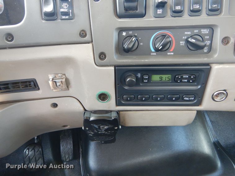 image for item IT9040 2006 Sterling  semi truck