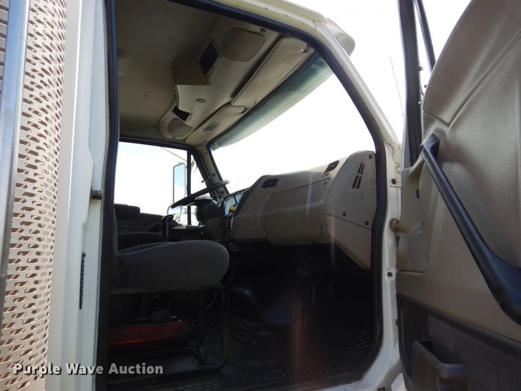 image for item IT9040 2006 Sterling  semi truck