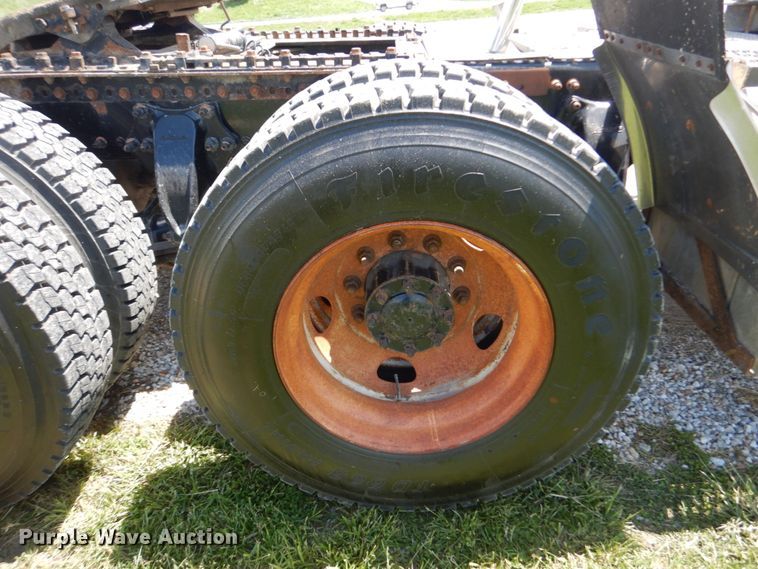 image for item IT9040 2006 Sterling  semi truck