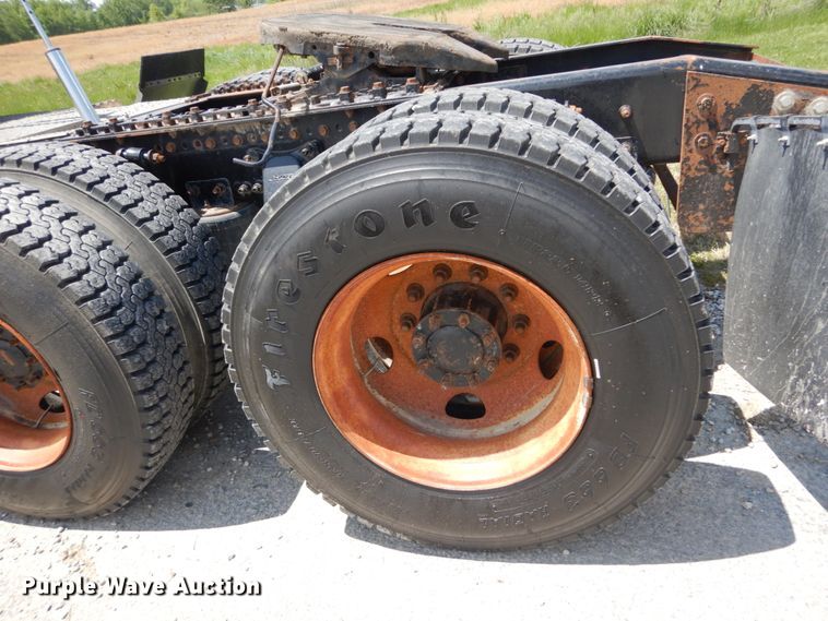 image for item IT9040 2006 Sterling  semi truck