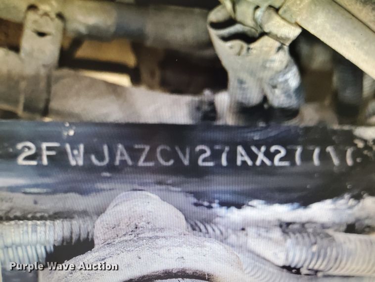 image for item IT9040 2006 Sterling  semi truck