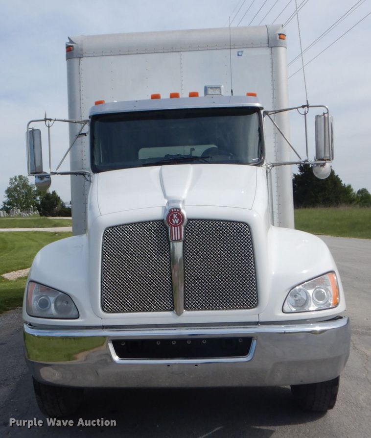 image for item IT9082 2009 Kenworth T270  box truck