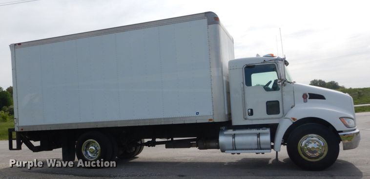 image for item IT9082 2009 Kenworth T270  box truck