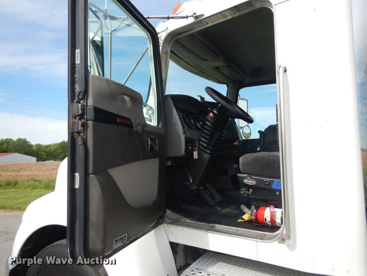 image for item IT9082 2009 Kenworth T270  box truck