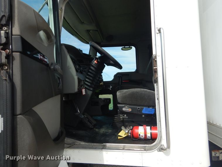 image for item IT9082 2009 Kenworth T270  box truck