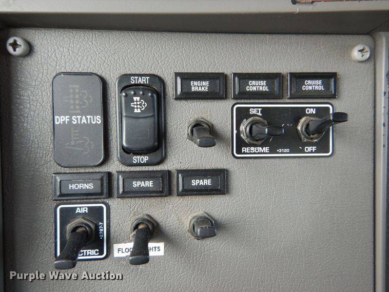 image for item IT9082 2009 Kenworth T270  box truck