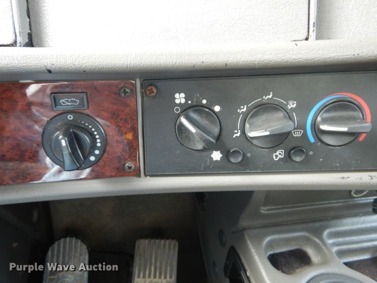 image for item IT9082 2009 Kenworth T270  box truck