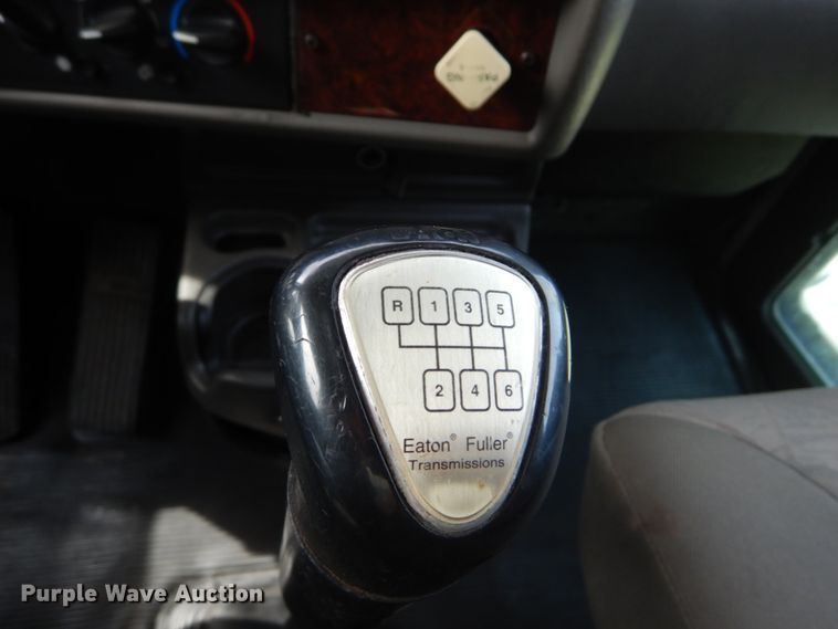 image for item IT9082 2009 Kenworth T270  box truck