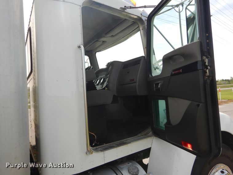 image for item IT9082 2009 Kenworth T270  box truck