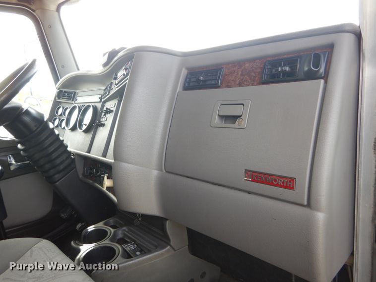 image for item IT9082 2009 Kenworth T270  box truck