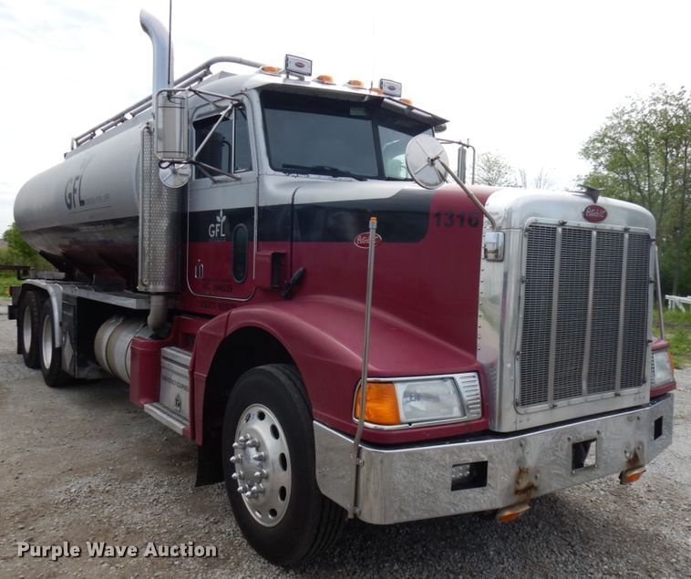 image for item IT9430 1994 Peterbilt 377  fuel truck