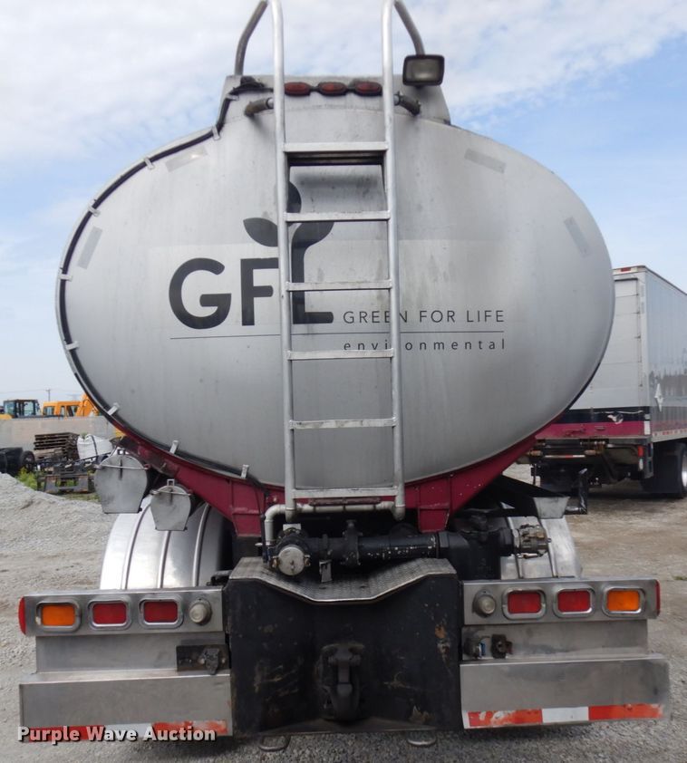 image for item IT9430 1994 Peterbilt 377  fuel truck