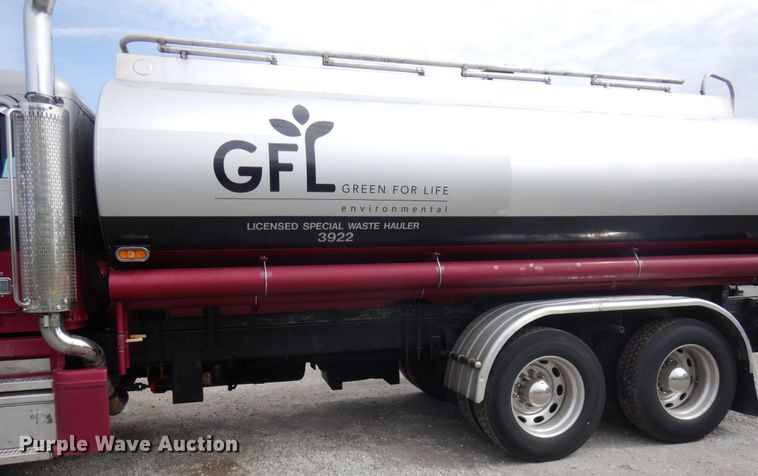 image for item IT9430 1994 Peterbilt 377  fuel truck