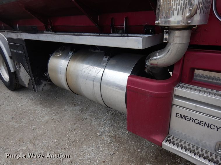 image for item IT9430 1994 Peterbilt 377  fuel truck