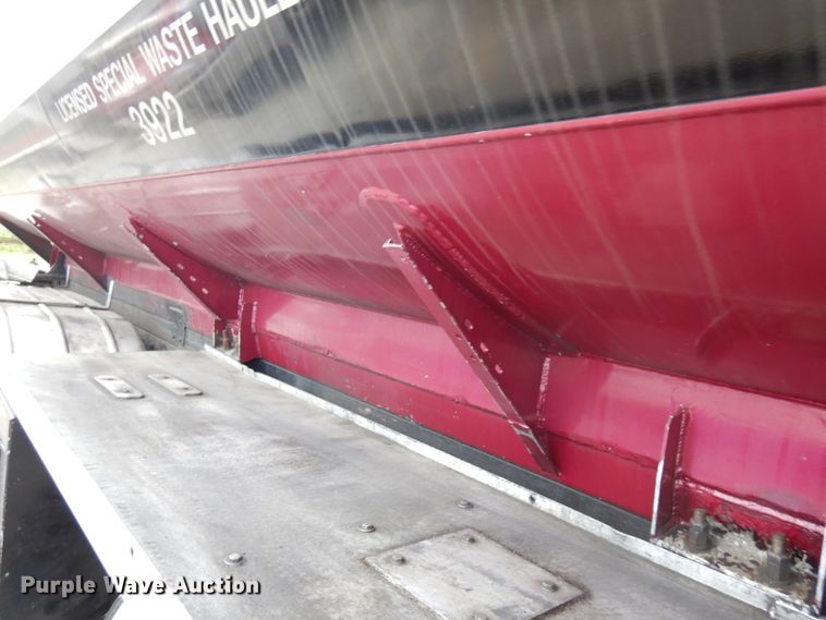 image for item IT9430 1994 Peterbilt 377  fuel truck