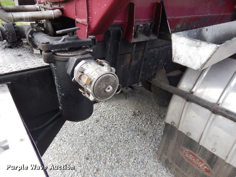 image for item IT9430 1994 Peterbilt 377  fuel truck