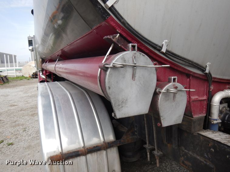 image for item IT9430 1994 Peterbilt 377  fuel truck