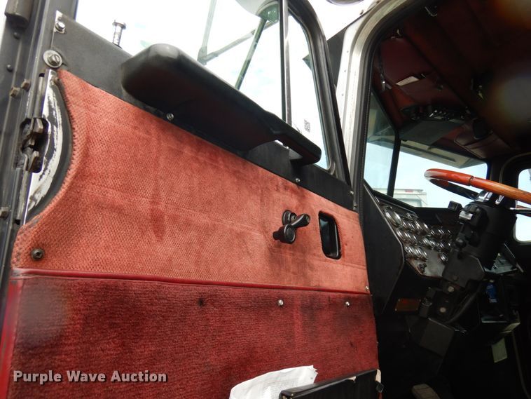 image for item IT9430 1994 Peterbilt 377  fuel truck