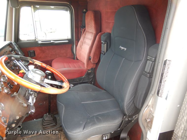 image for item IT9430 1994 Peterbilt 377  fuel truck