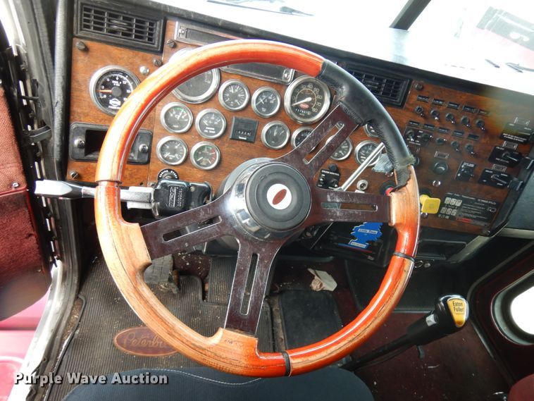 image for item IT9430 1994 Peterbilt 377  fuel truck